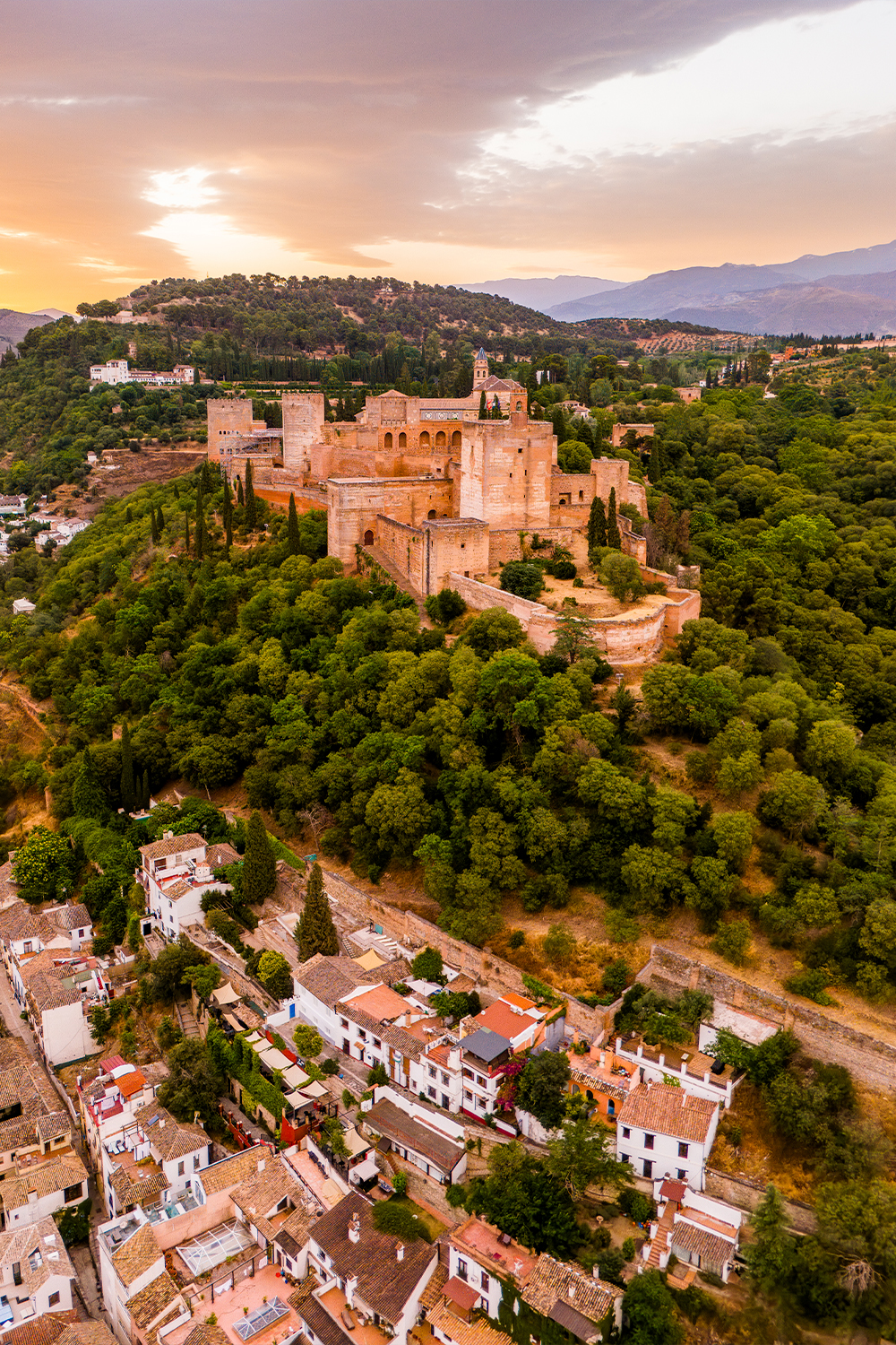 Fotografía aérea con dron de la Alhambra por UNARSIS